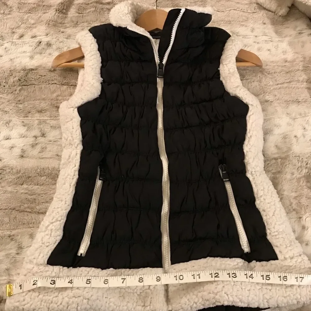: : Calvin Klein Performance Sherpa Wool Style Trimmed Vest Jacket : :